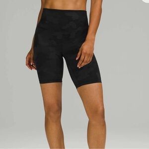Lululemon high rise short 7 inch size 2